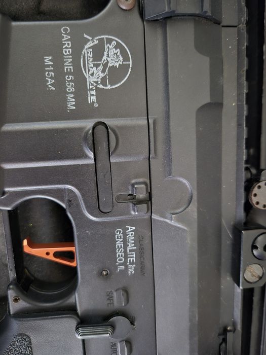 M4 airsoft com varios acessórios e extras