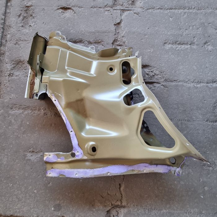 Підсилювач стійки задньої арки, чверть на Tesla MY