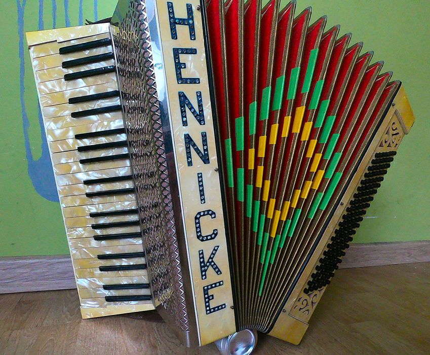 Akordeon Hennicke 120 basów 1936 rok
