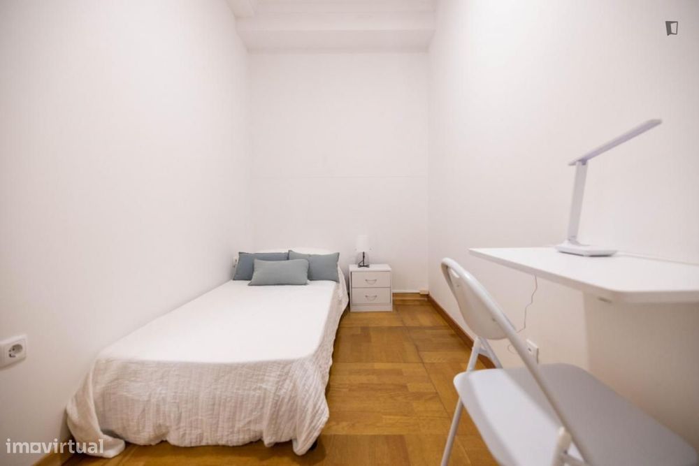 Quarto - localizado em Restelo Lisbon