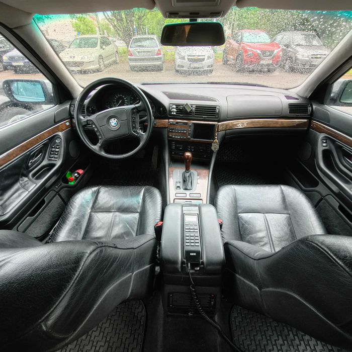 BMW Seria E38 740i Aspensilber-Mettalic