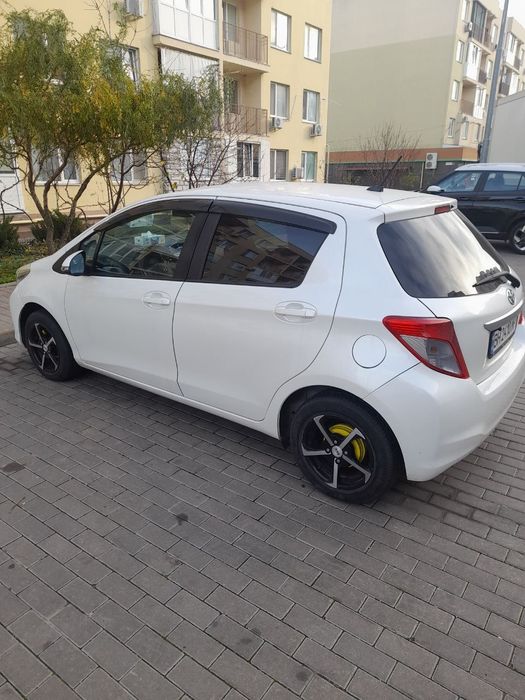 Продам TOYOTA Yaris 2011. Автомат