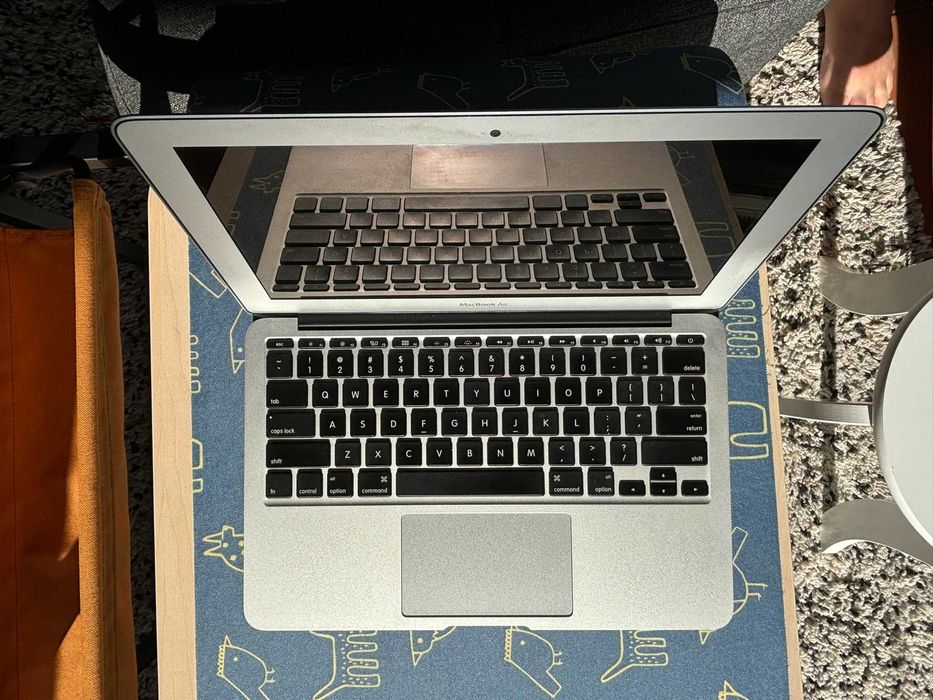 Macbook Air Retina 11" | 4gb ram | 128 ssd | Early 2015