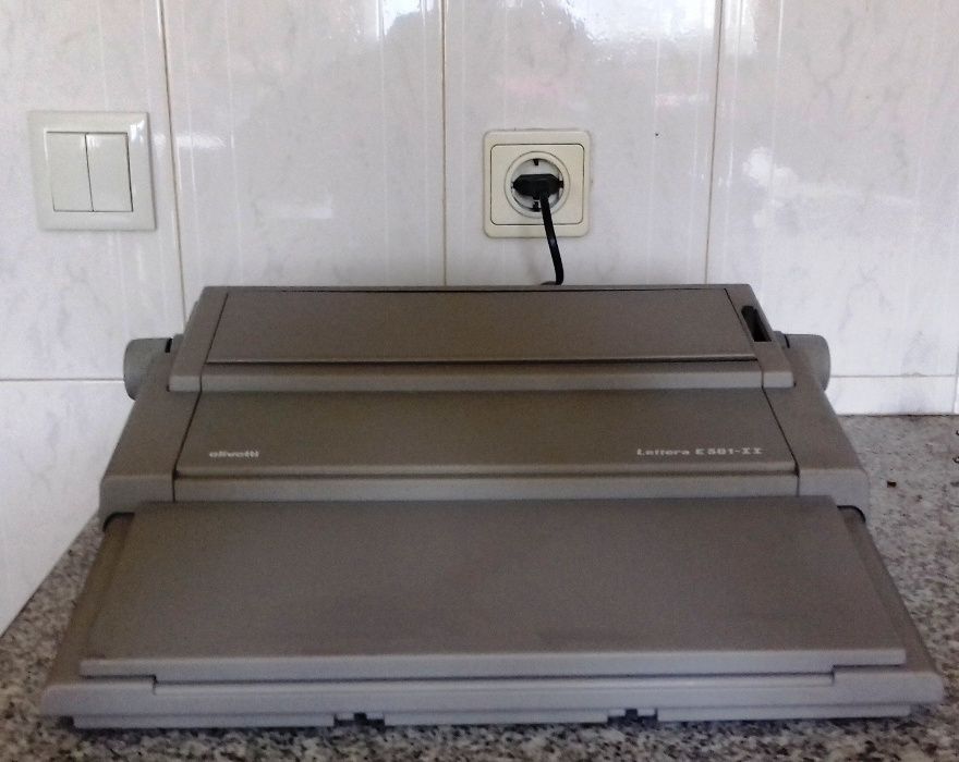 Maquina de escrever Olivetti