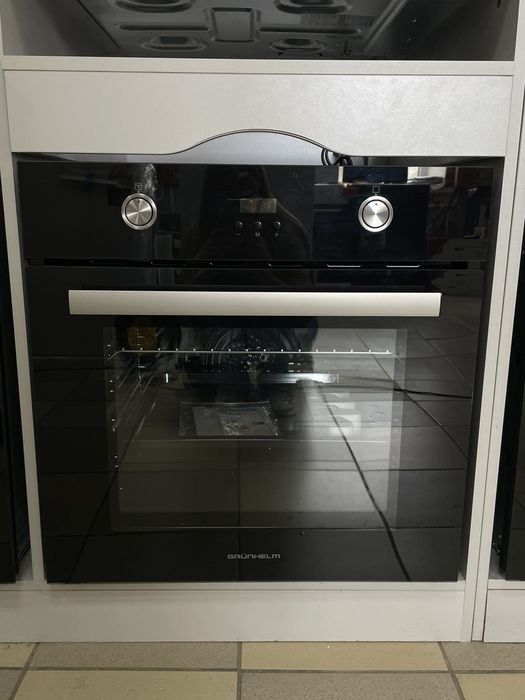 Вбудована духовка, витяжка і поверхня