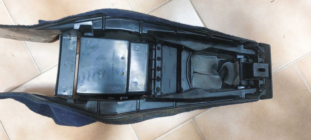 Peugeot 205 Mk2 Fase 2 Consola Central Azul / Preto