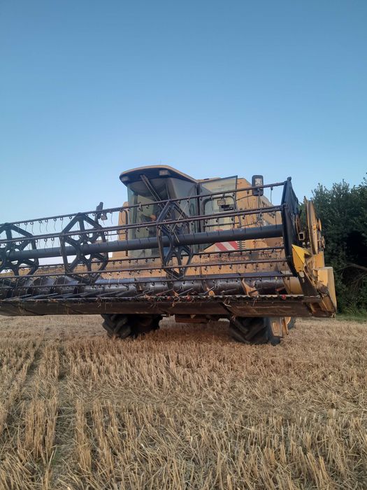 Konbajn Newholland TX66