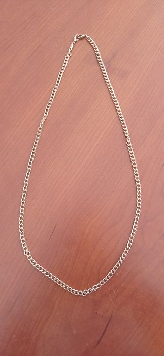 Colar dourado de ourivesaria