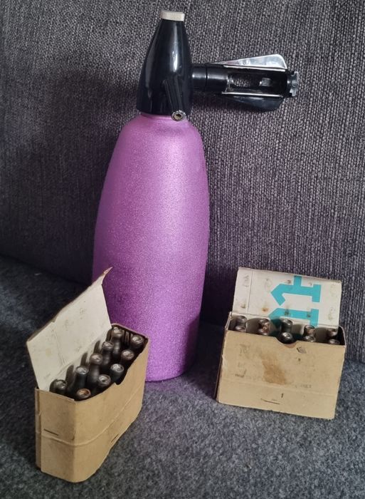 Stary syfon różowy prl 2 opakowania naboi