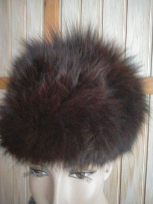 Piękna futrzana czapka .toczek (prawdziwy)