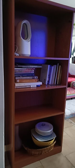 Móvel estante em bom estado