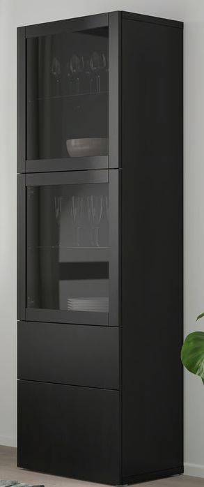 Armário com portas de vidro