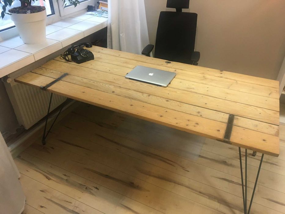duży stół/biurko z drewnianych drzwi z okuciami
