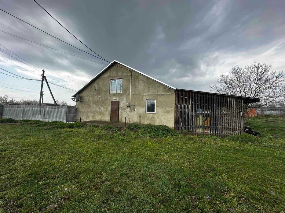 Продається комерційне приміщення в смт. Буштино