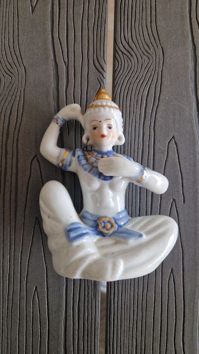Estatueta de porcelana estilo oriental