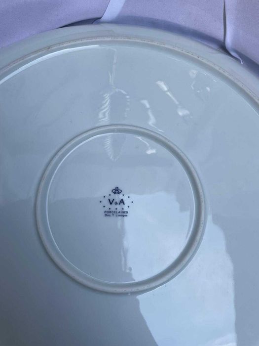 Serviço de Bolo Completo em Caixa Original — Porcelana Limoges com Talheres Dourados