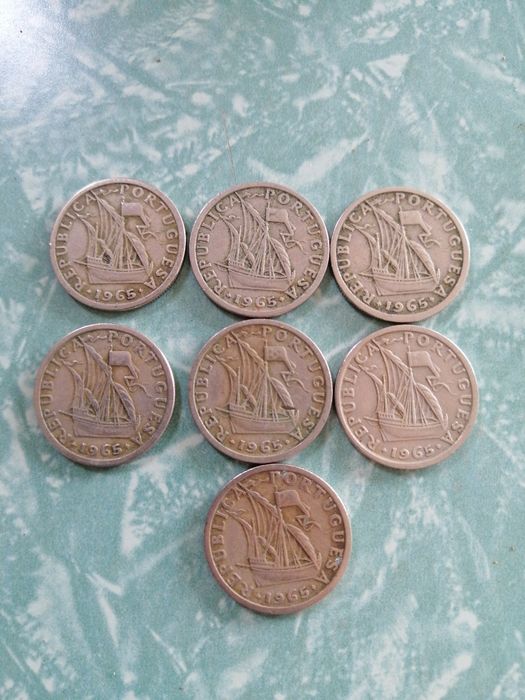 Sete moedas 2,5 escudos, ano 1965