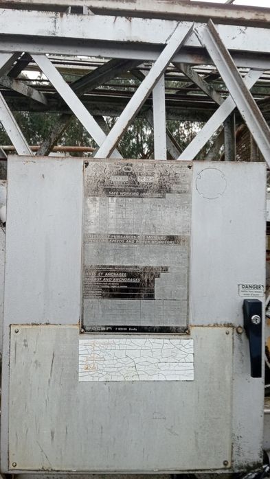 Grua Potain com  pouco uso