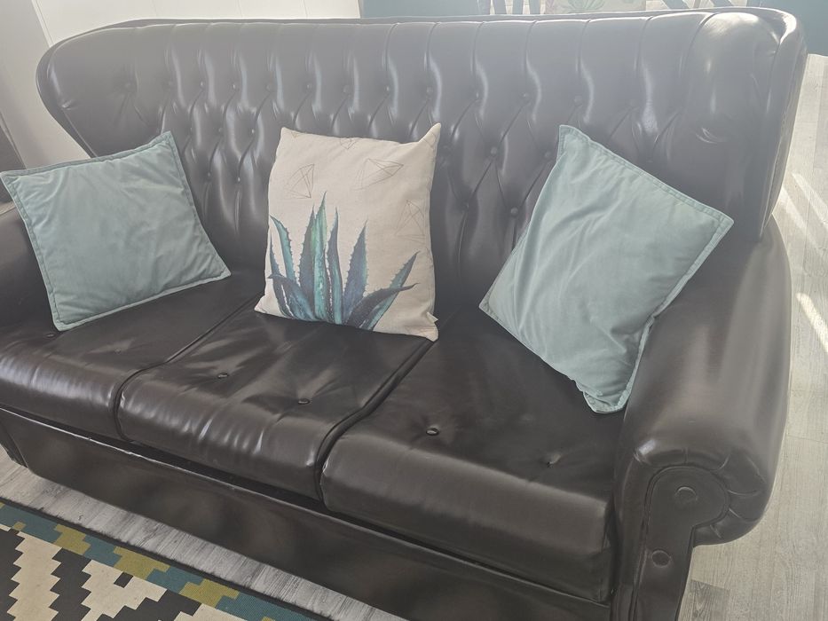 Sofá cama Capitonê + 2 poltronas