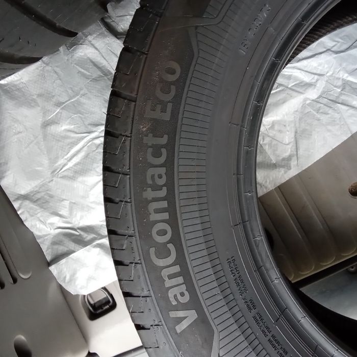 Opony letnie dostawcze 235/65R16C Continental Vanco Contact Eco