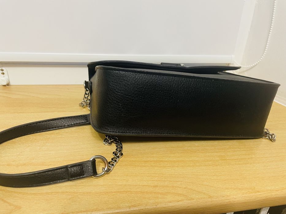 Чорна сумка кросбоді, почтальонка на ланцюжку