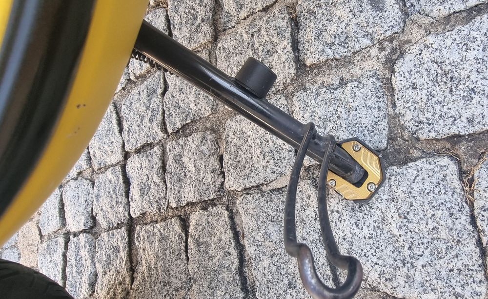 Vespa YELLOW & BLACK negociável