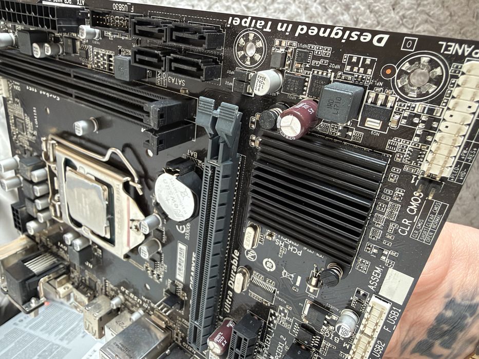 Płyta główna Gigabyte i procesor