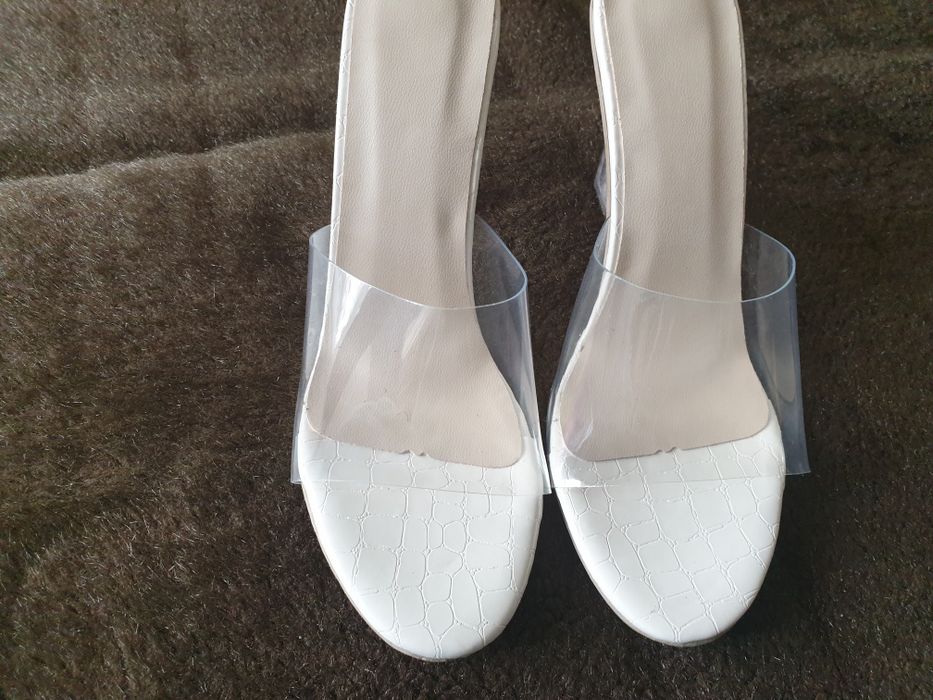 Buty damskie na obcasie