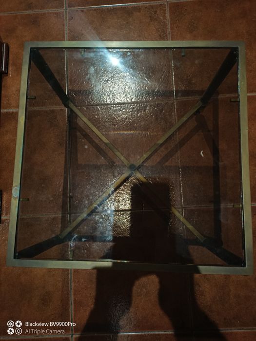 Mesinha de centro pequenina mas maravilhosa para pequenos espaços