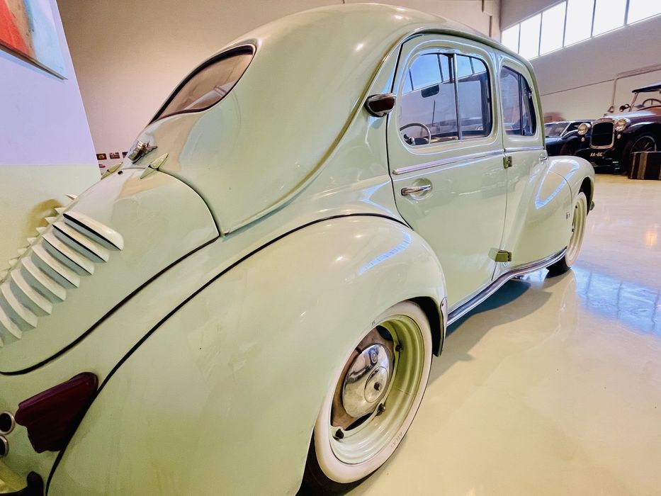 Renault 4 CV “Joaninha”