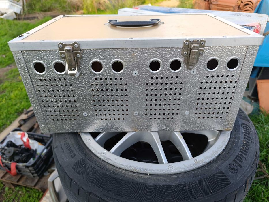 Caixa para transportar pombos