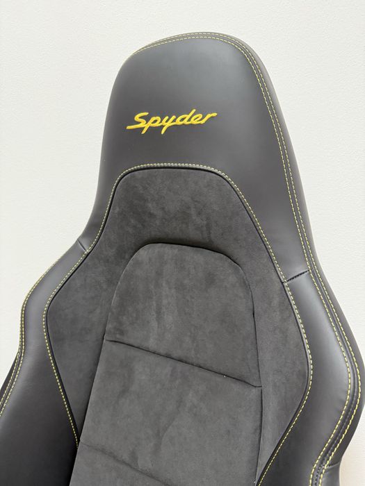 Porsche 718 Spider fotele