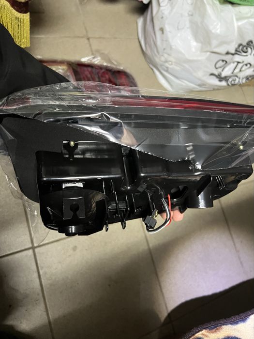 Продаю НОВІ задні рестайлінгові діодні фари на Лексус Лх 470