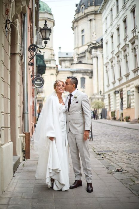 Весільний фотограф та відеограф. Виїжджаю по області.