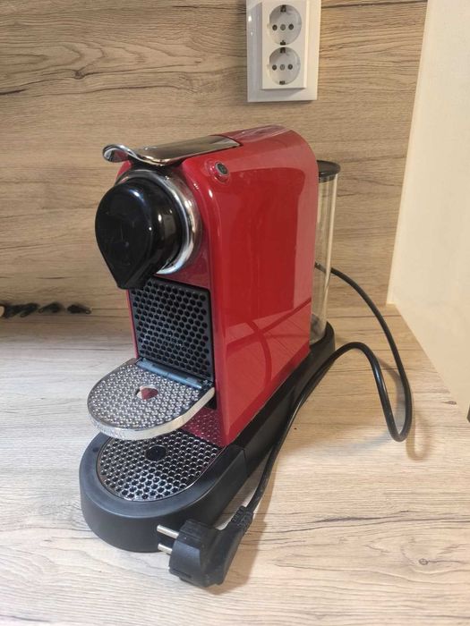 Nespresso CitiZ Coffee Machine in Cherry Red