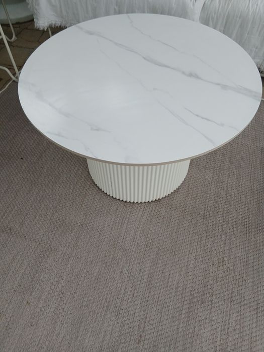 Beliani stolik używany.