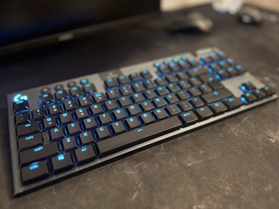 Logitech G915 TKL Lightspeed Wireless RGB GL Clicky – bardzo dobry stan