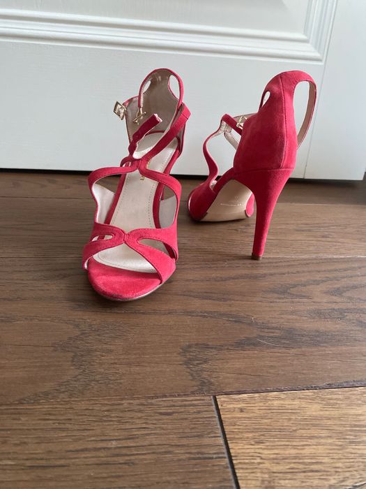 Czerwone zamszowe szpilki Prima Moda