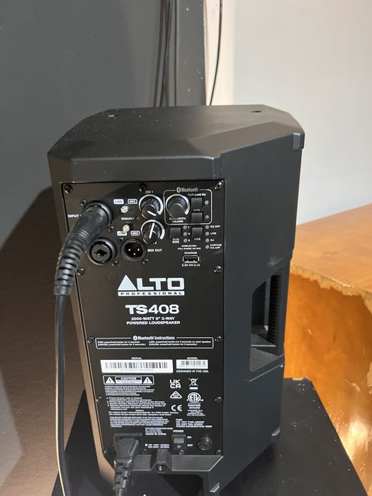 Bateria , microfone, mesa de som