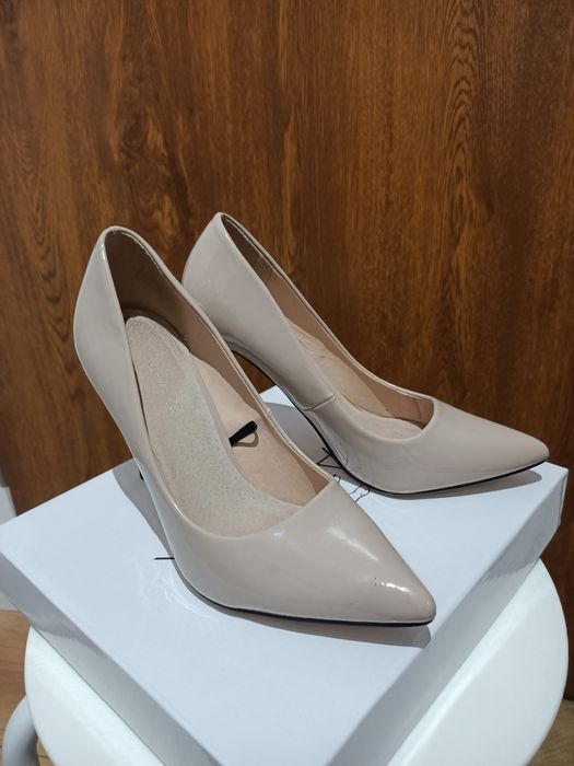 Eleganckie szpilki beżowe nude  Top Secret 38