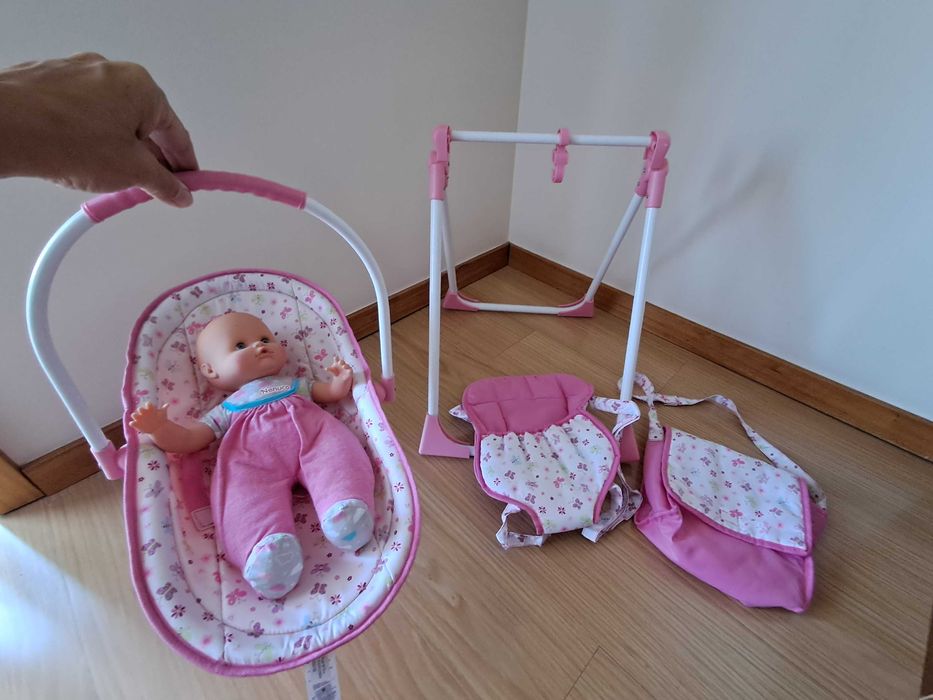 Nenuco e acessórios de passeio e lazer