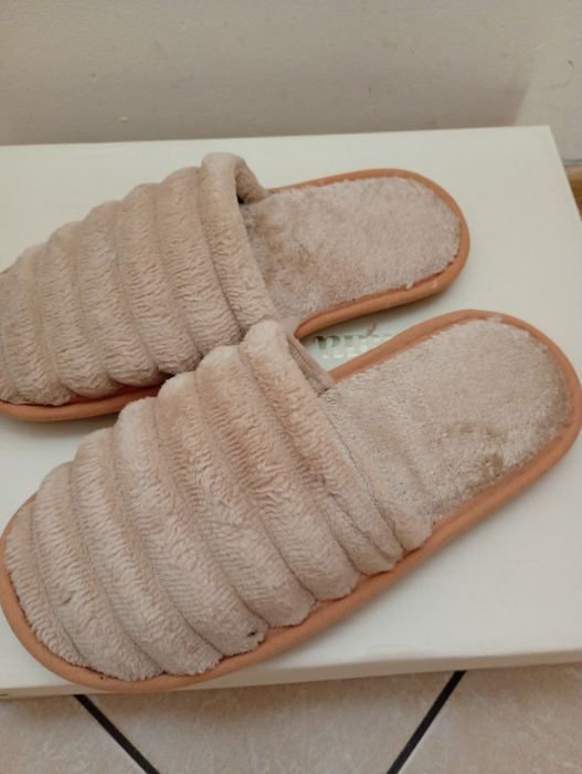 Nowe pantofle damskie