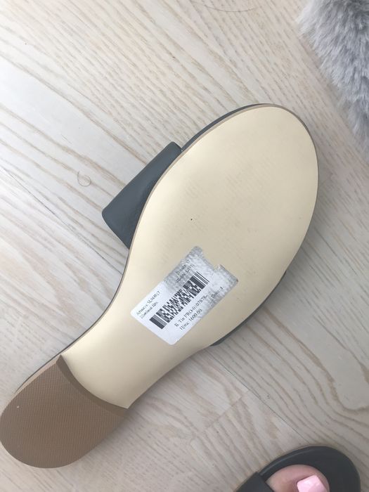 Босоножки, шлепки. Кожа