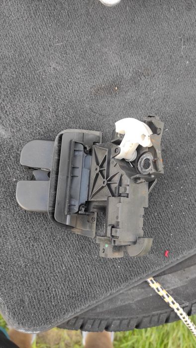 Zamek klapy Audi a4 B7 Kombi A6 C6