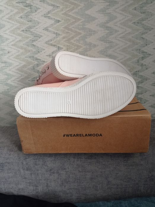 Жіночи полуботинки снікерси. Нові. Розмір 40