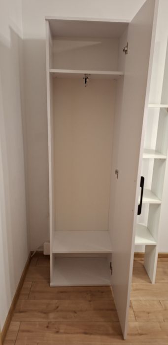 Szafa do przedpokoju z lustrem – biała, wysoka, 234 cm