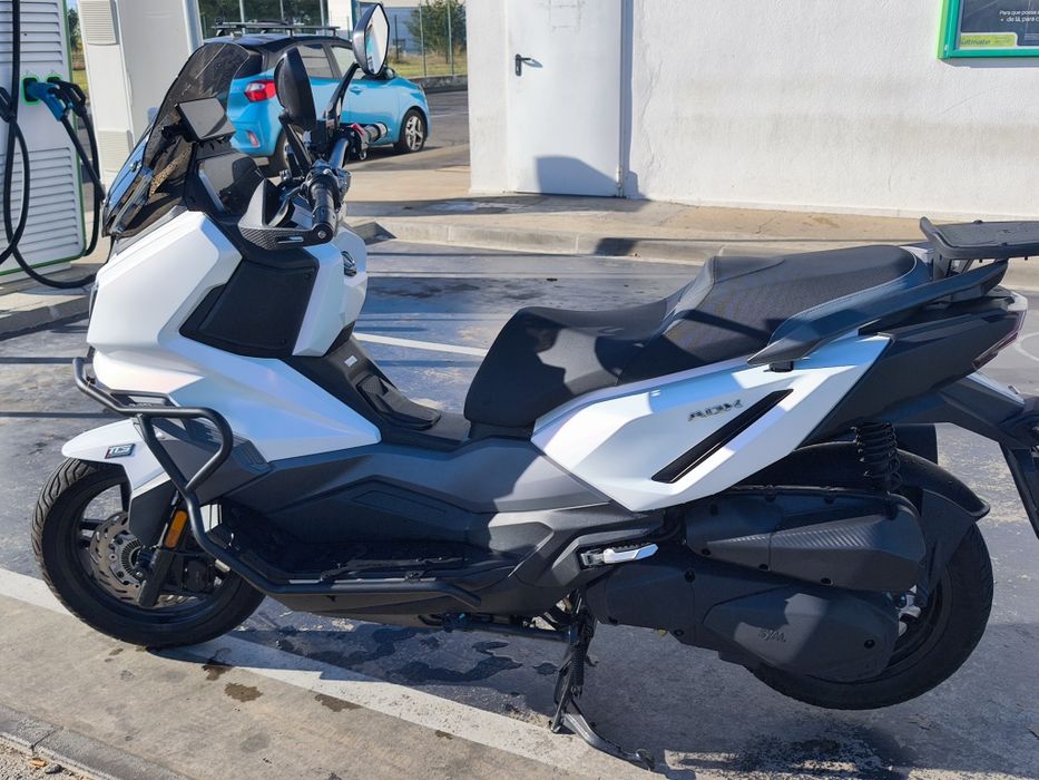 SYM ADX 300 Crossover – Junho 2025 | Excelente Estado + Extras (Top Case, Crashbars, GPS)
Descrição: