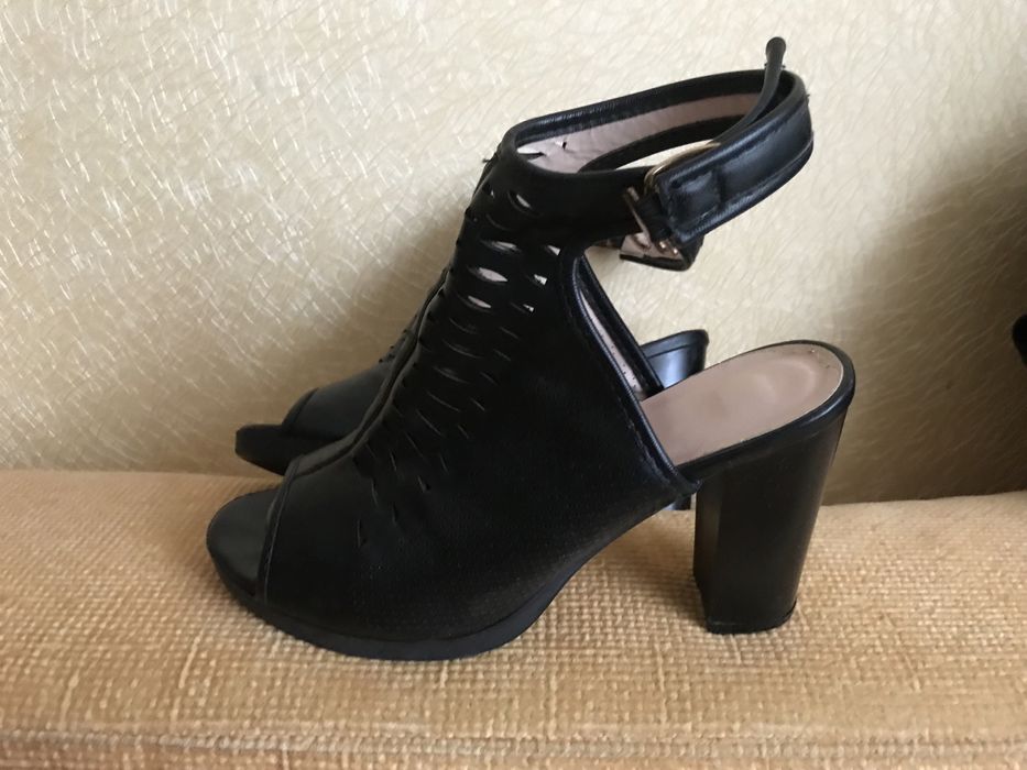 Босоніжки 38-39 роз