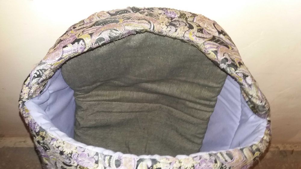 Продам красивый домик для кошки или маленькой собачки.