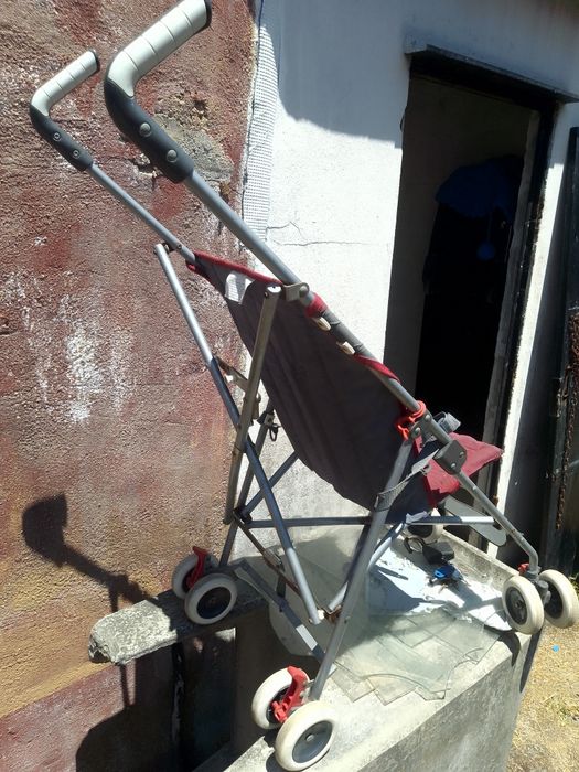 Impeccable stroller.438209887957821442